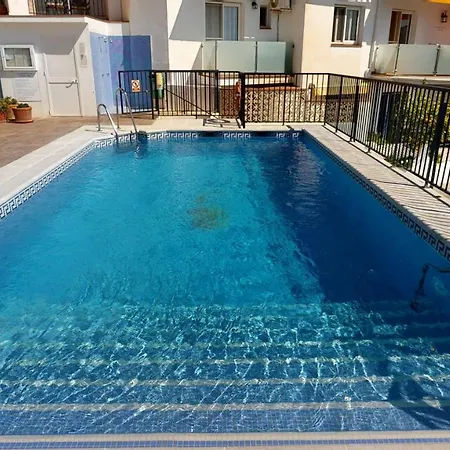 Pueblo - Cozy With Sea Views *