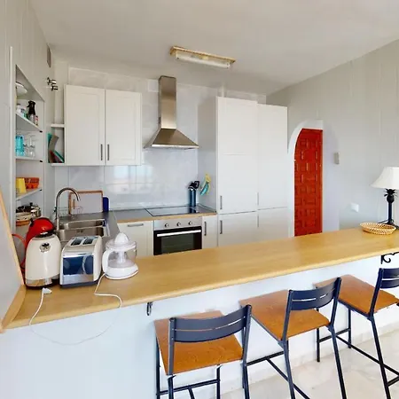 Pueblo - Cozy With Sea Views