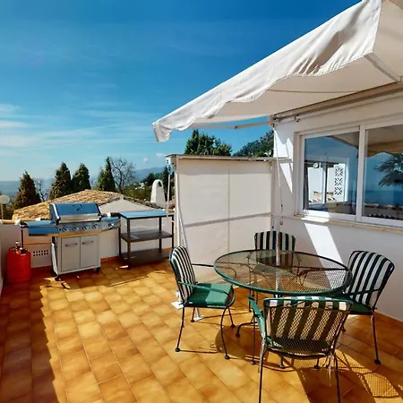 Pueblo - Cozy With Sea Views *